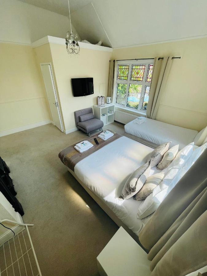 Bed and Breakfast The Six Bells Rochester  Exteriér fotografie