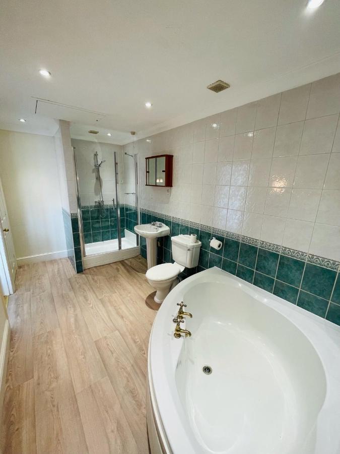 Bed and Breakfast The Six Bells Rochester  Exteriér fotografie