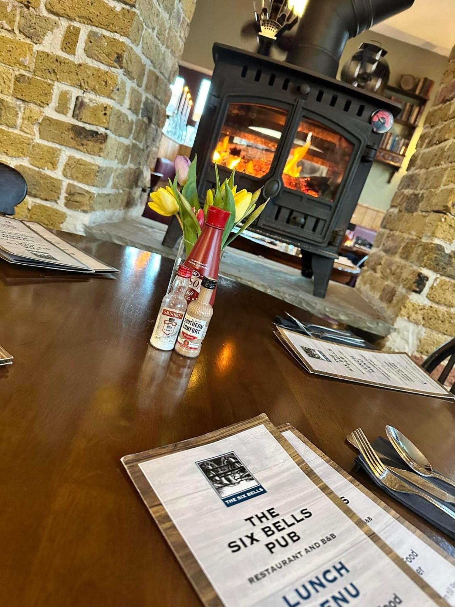 Bed and Breakfast The Six Bells Rochester  Exteriér fotografie