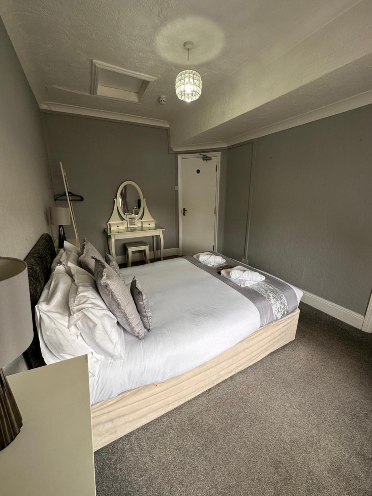 Bed and Breakfast The Six Bells Rochester  Exteriér fotografie