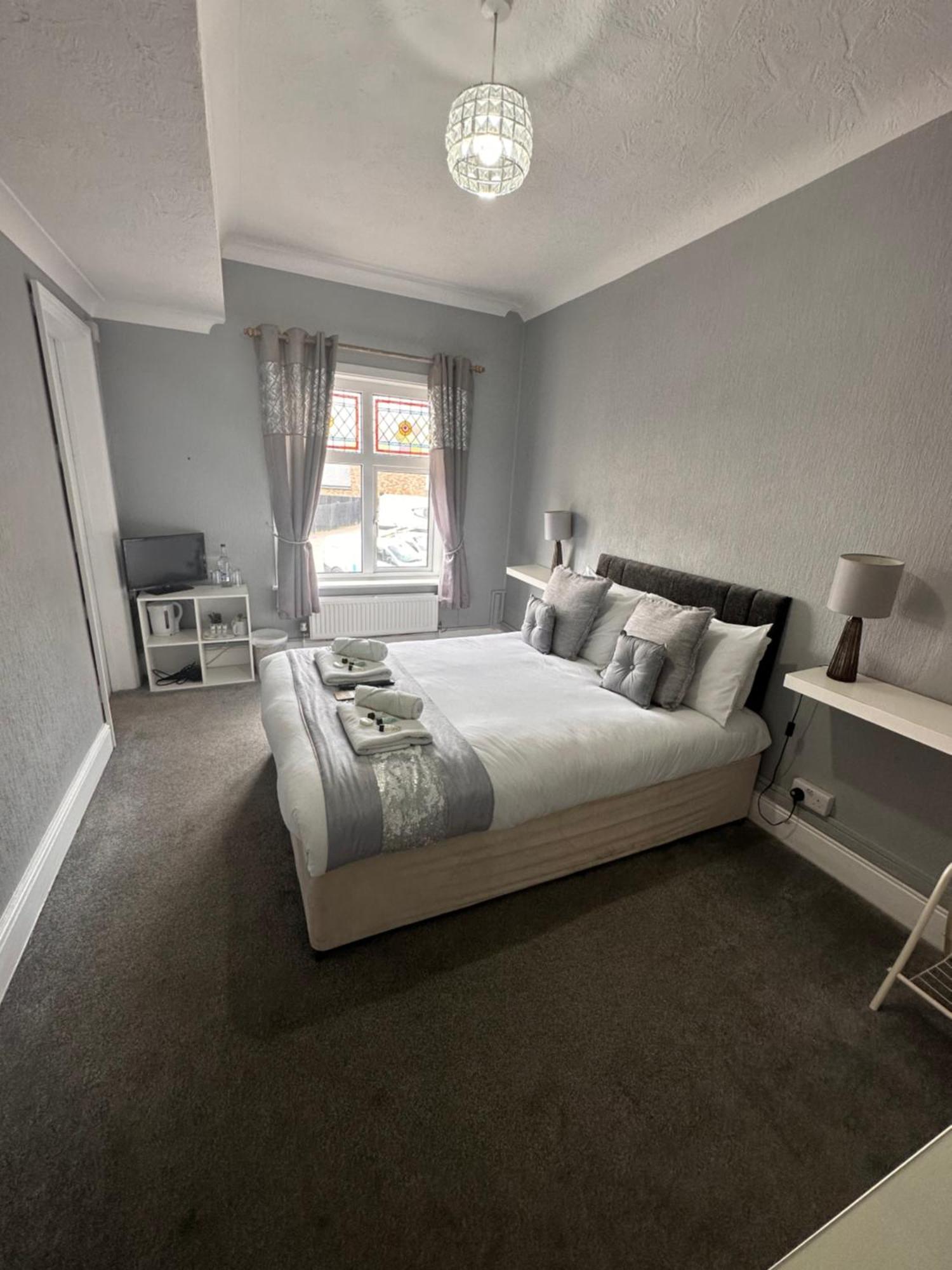Bed and Breakfast The Six Bells Rochester  Exteriér fotografie