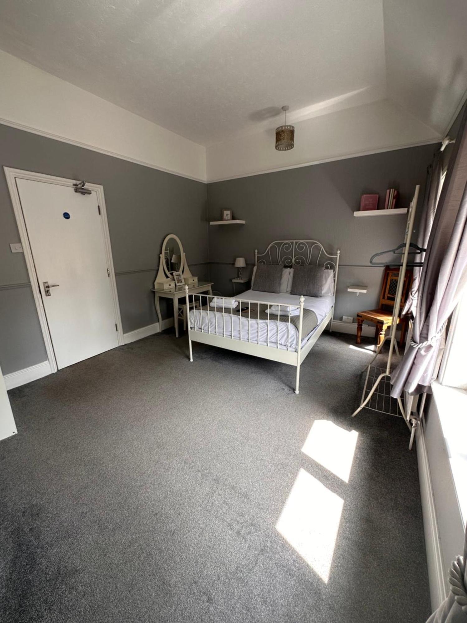 Bed and Breakfast The Six Bells Rochester  Exteriér fotografie
